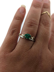 unique organic dianty emerald and diamond thin band gold ring