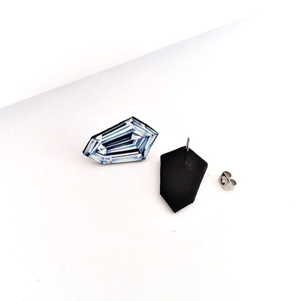 Full view of front and back of Kite Shaped Diamond Illustration - Stud Earring.