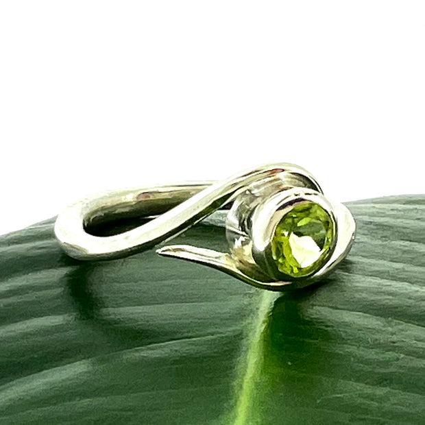 Silver Wave Gemstone Ring - Peridot